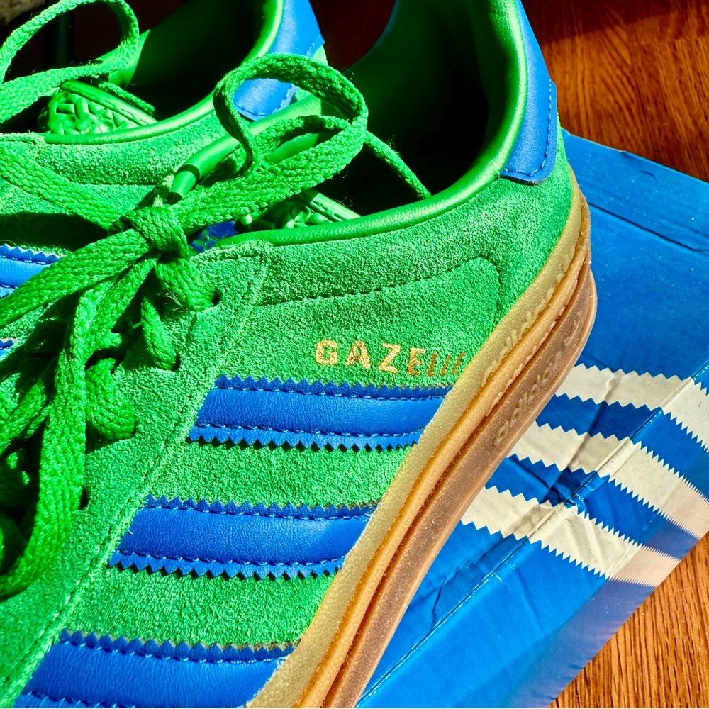 NEW 🆕 Size 6.5 Adidas Gazelle Green Suede Gum Sole with Blue Stripes